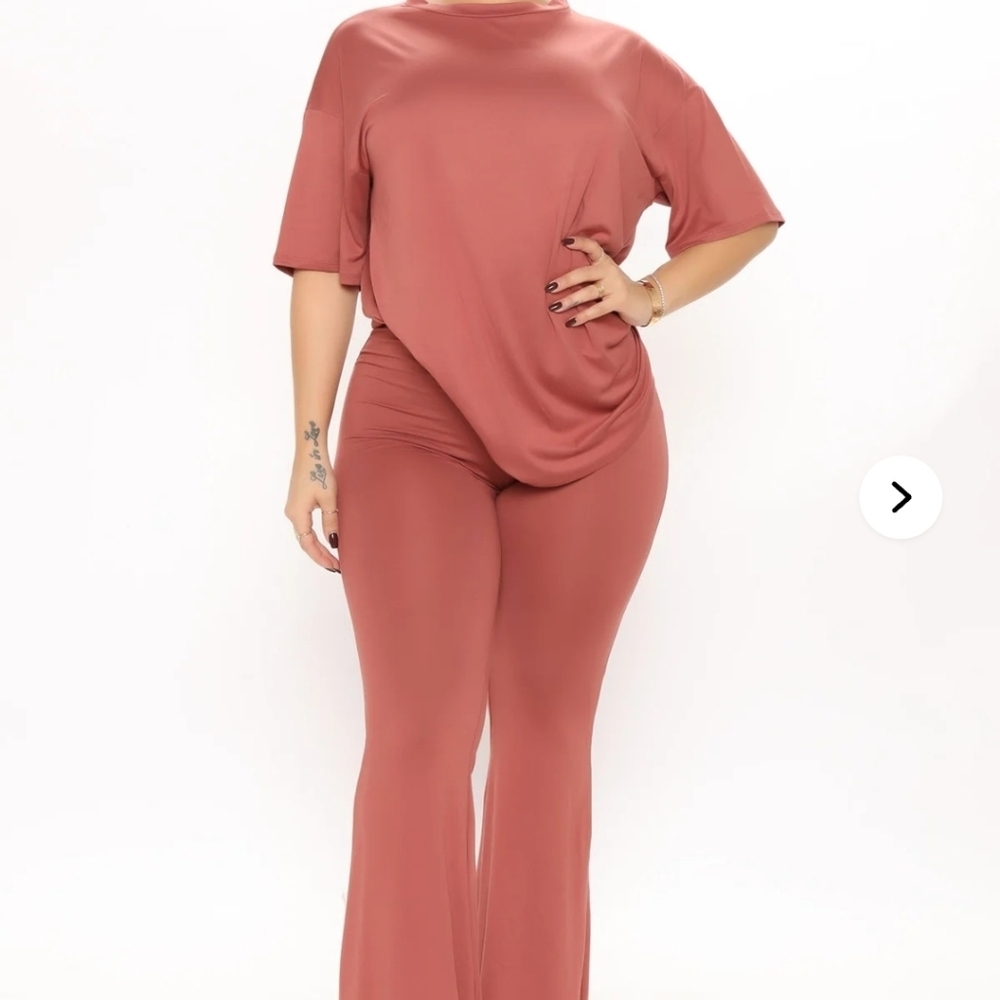 Fashion Nova tshirt legging set